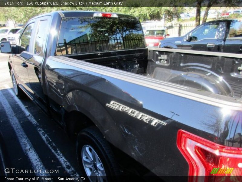 Shadow Black / Medium Earth Gray 2016 Ford F150 XL SuperCab