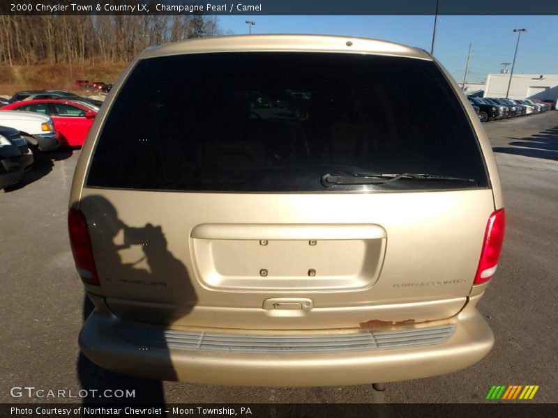 Champagne Pearl / Camel 2000 Chrysler Town & Country LX