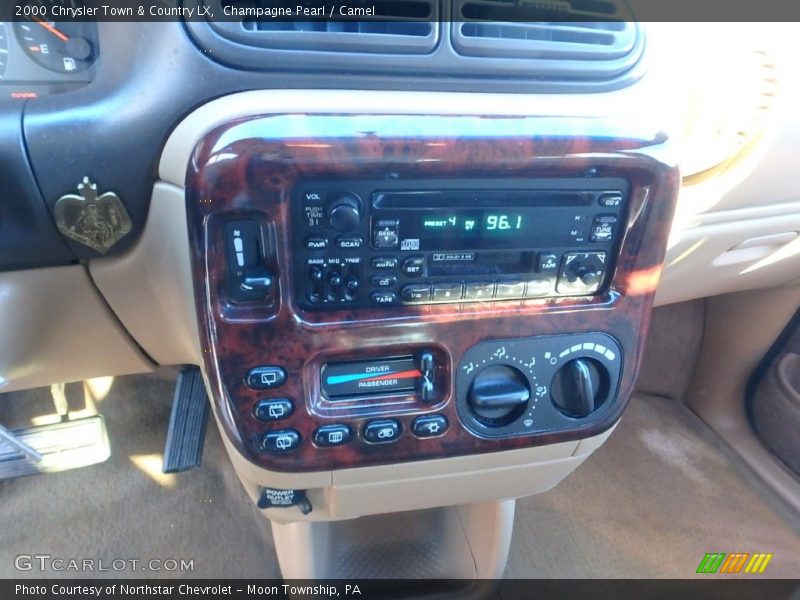 Champagne Pearl / Camel 2000 Chrysler Town & Country LX