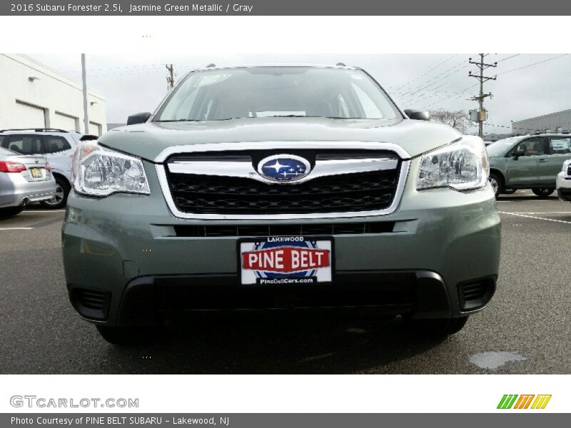 Jasmine Green Metallic / Gray 2016 Subaru Forester 2.5i
