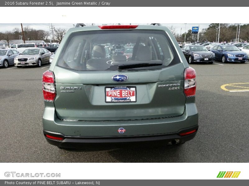Jasmine Green Metallic / Gray 2016 Subaru Forester 2.5i