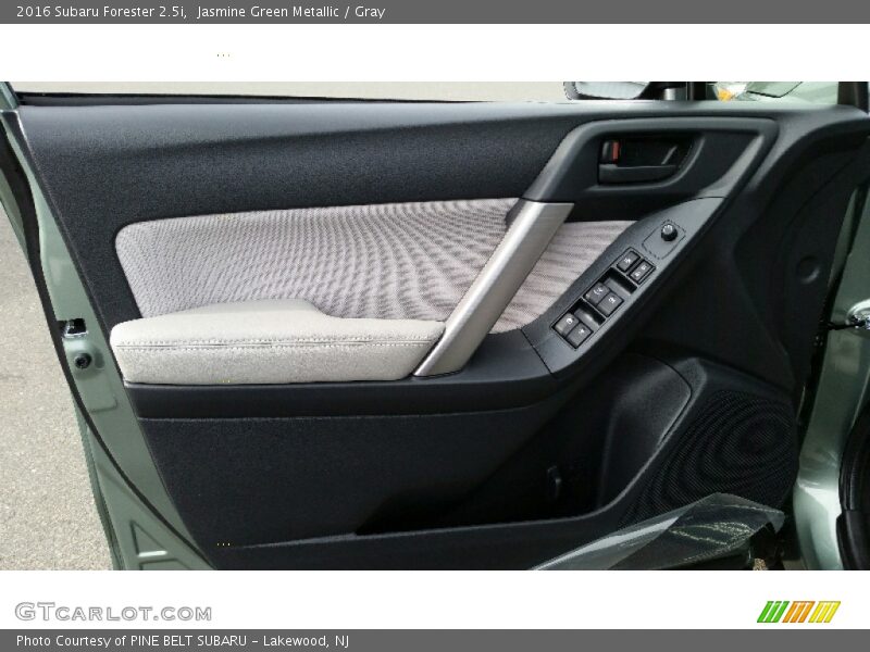 Jasmine Green Metallic / Gray 2016 Subaru Forester 2.5i