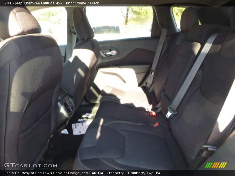 Bright White / Black 2016 Jeep Cherokee Latitude 4x4