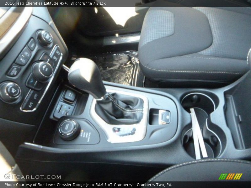 Bright White / Black 2016 Jeep Cherokee Latitude 4x4