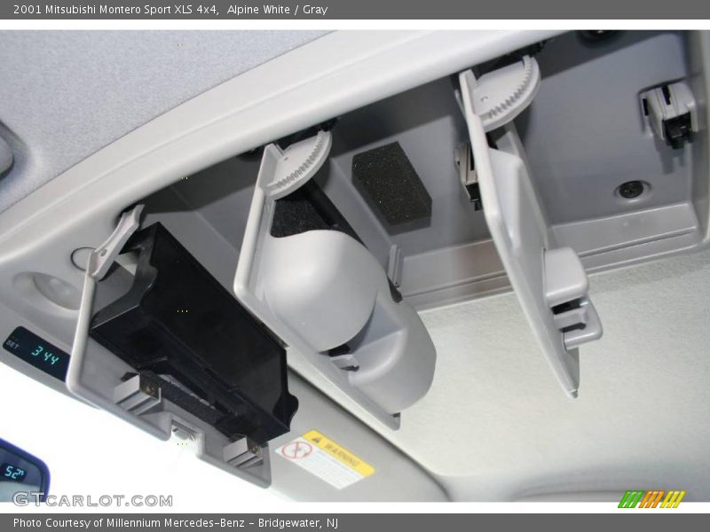 Alpine White / Gray 2001 Mitsubishi Montero Sport XLS 4x4