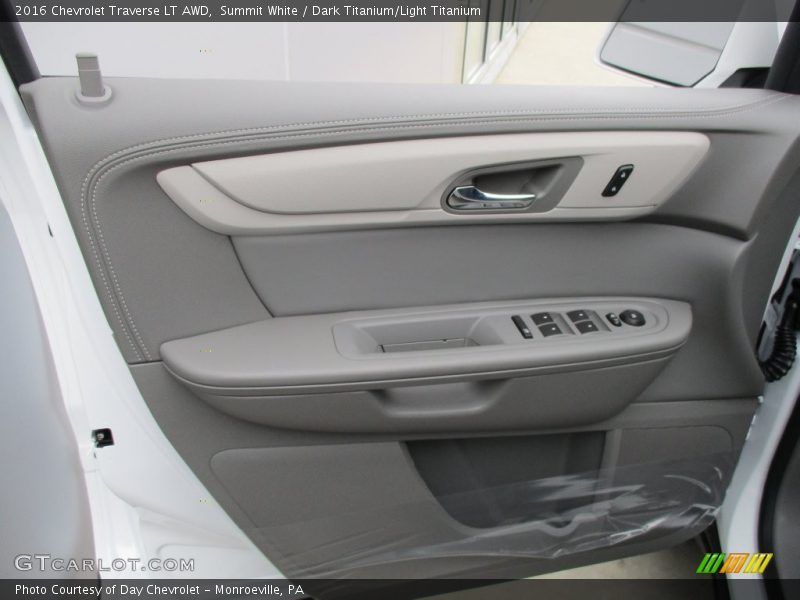 Summit White / Dark Titanium/Light Titanium 2016 Chevrolet Traverse LT AWD