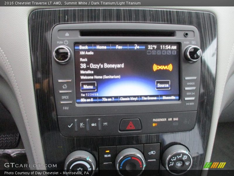 Summit White / Dark Titanium/Light Titanium 2016 Chevrolet Traverse LT AWD