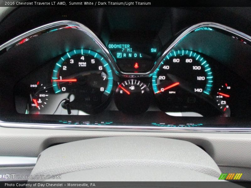 Summit White / Dark Titanium/Light Titanium 2016 Chevrolet Traverse LT AWD