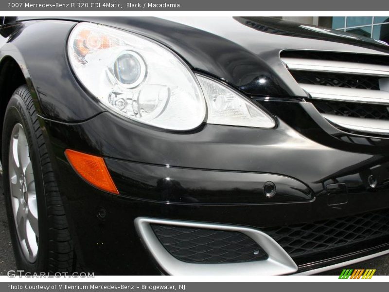 Black / Macadamia 2007 Mercedes-Benz R 320 CDI 4Matic