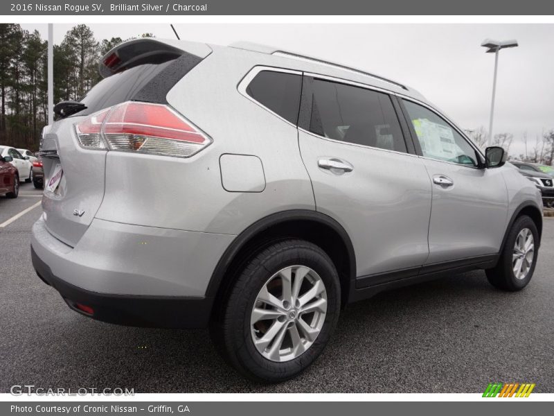 Brilliant Silver / Charcoal 2016 Nissan Rogue SV