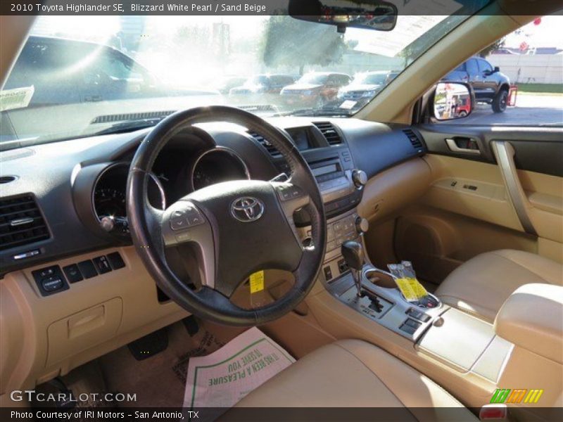 Blizzard White Pearl / Sand Beige 2010 Toyota Highlander SE