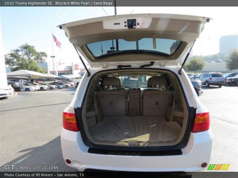 Blizzard White Pearl / Sand Beige 2010 Toyota Highlander SE