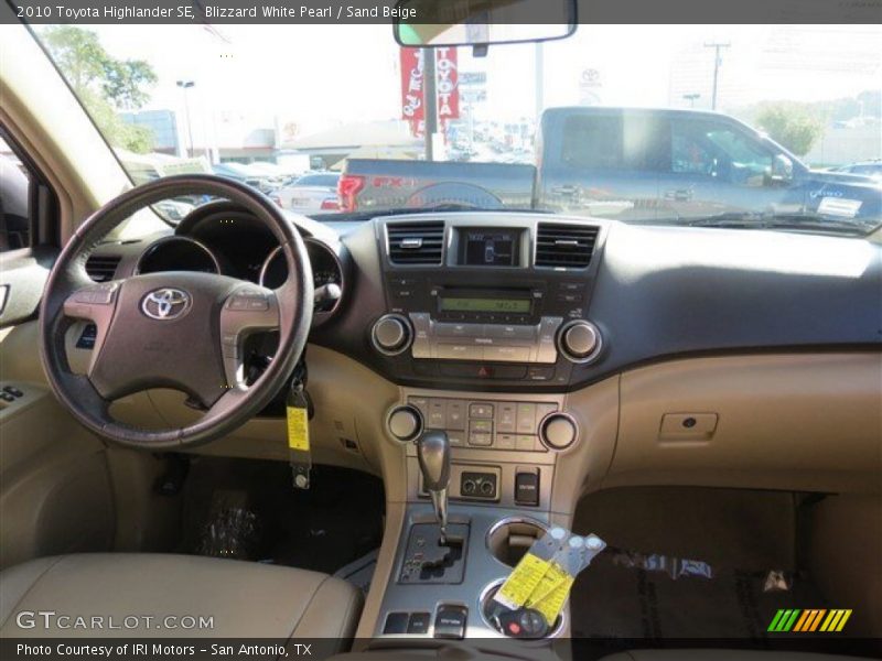 Blizzard White Pearl / Sand Beige 2010 Toyota Highlander SE