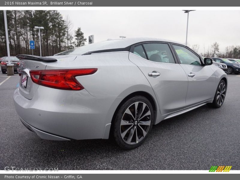 Brilliant Silver / Charcoal 2016 Nissan Maxima SR