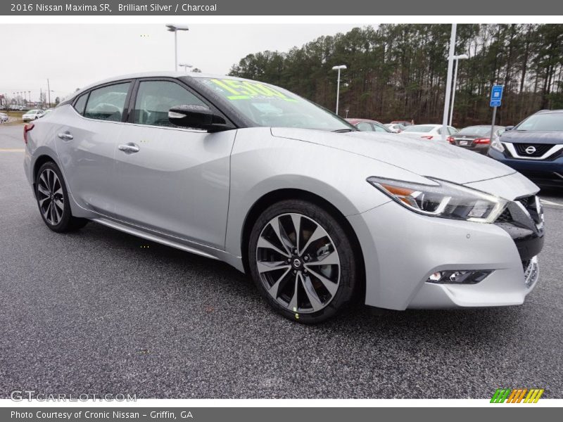 Front 3/4 View of 2016 Maxima SR