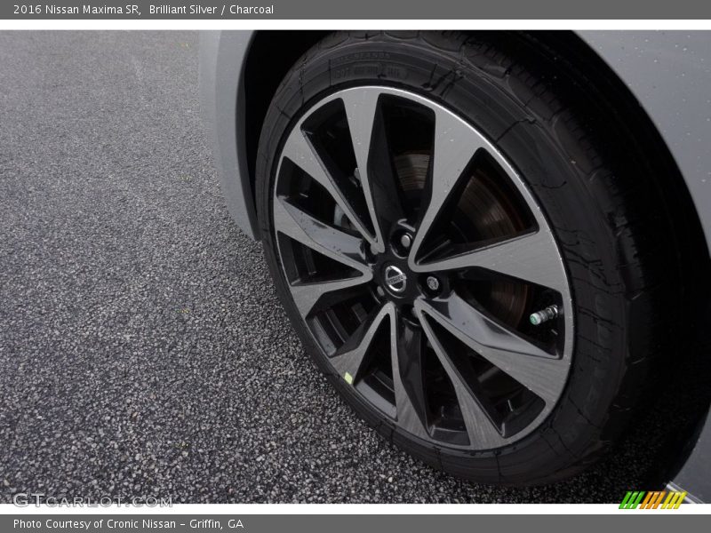 Brilliant Silver / Charcoal 2016 Nissan Maxima SR