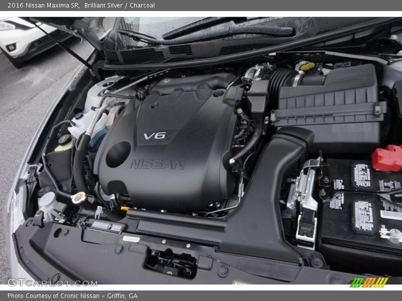 Brilliant Silver / Charcoal 2016 Nissan Maxima SR