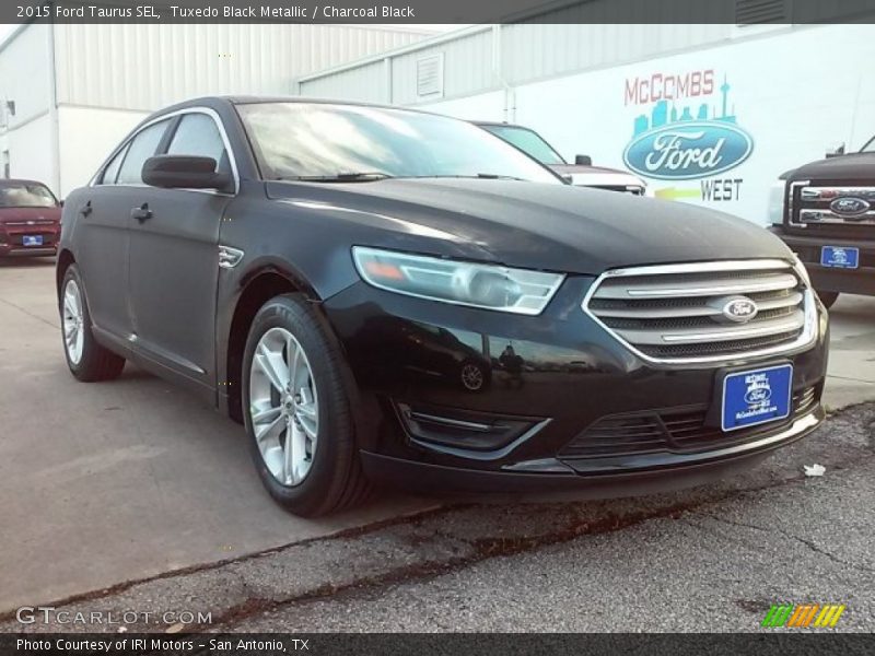Tuxedo Black Metallic / Charcoal Black 2015 Ford Taurus SEL