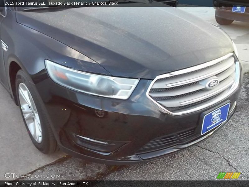 Tuxedo Black Metallic / Charcoal Black 2015 Ford Taurus SEL