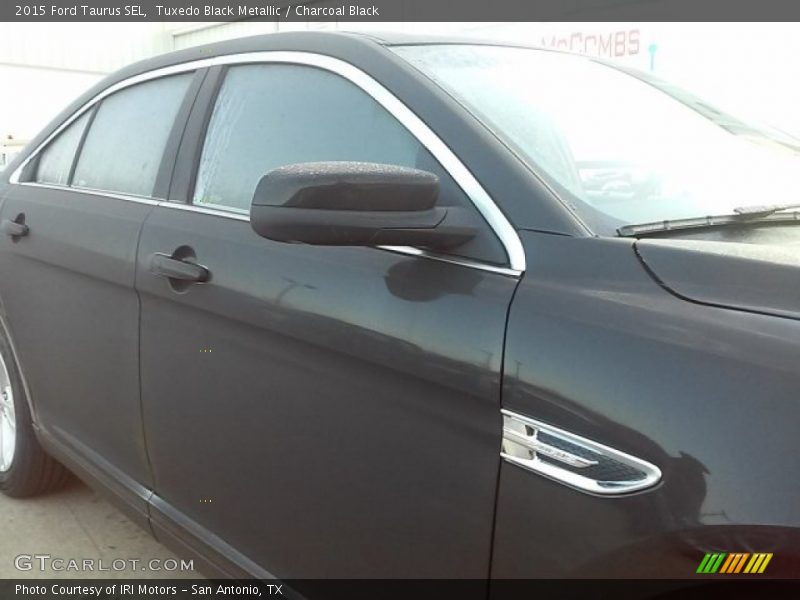 Tuxedo Black Metallic / Charcoal Black 2015 Ford Taurus SEL