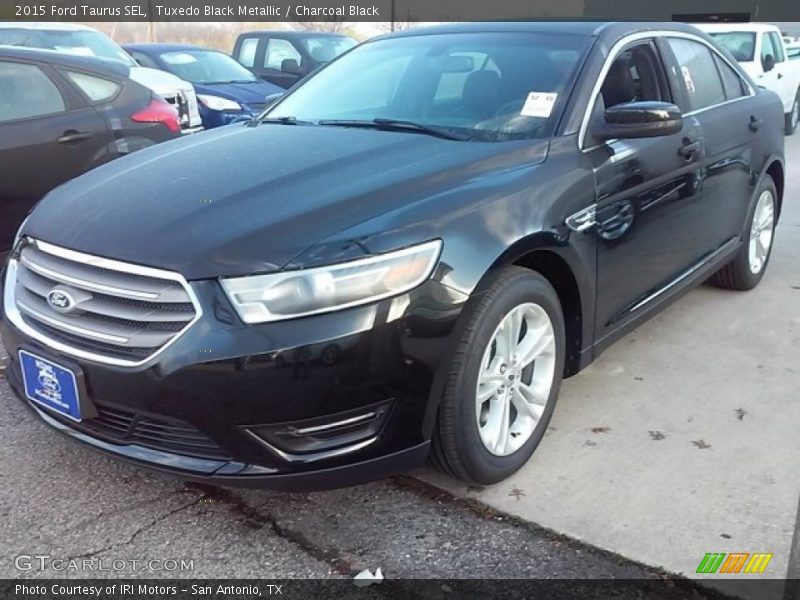 Tuxedo Black Metallic / Charcoal Black 2015 Ford Taurus SEL