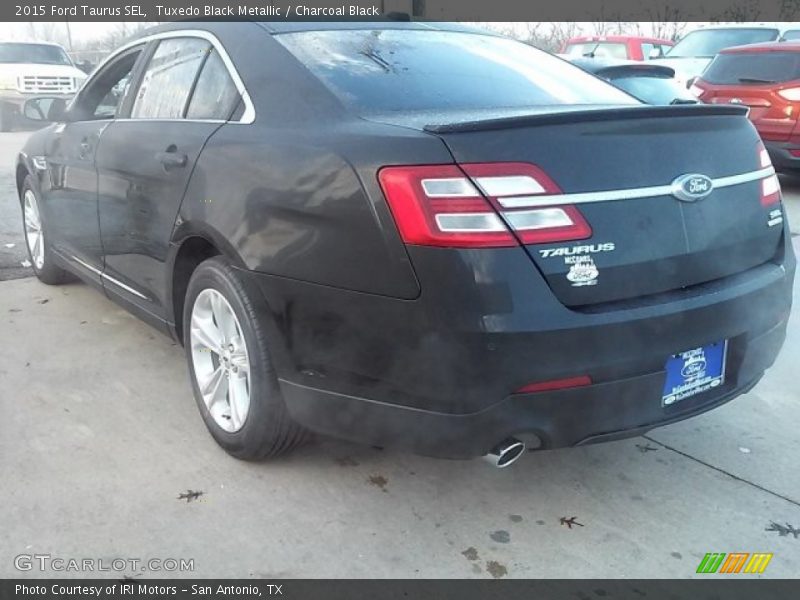 Tuxedo Black Metallic / Charcoal Black 2015 Ford Taurus SEL