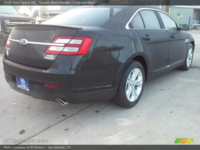 Tuxedo Black Metallic / Charcoal Black 2015 Ford Taurus SEL