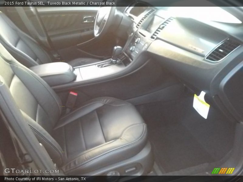 Tuxedo Black Metallic / Charcoal Black 2015 Ford Taurus SEL