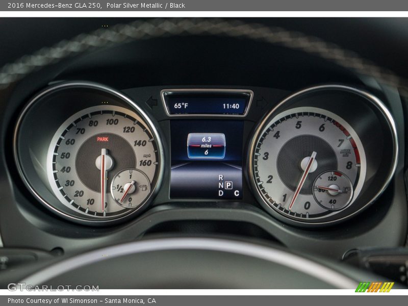 Polar Silver Metallic / Black 2016 Mercedes-Benz GLA 250