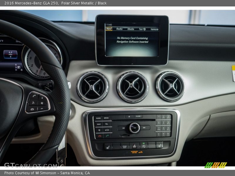 Polar Silver Metallic / Black 2016 Mercedes-Benz GLA 250