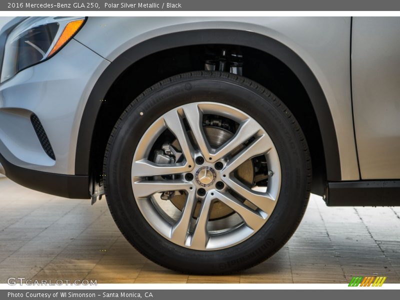 Polar Silver Metallic / Black 2016 Mercedes-Benz GLA 250