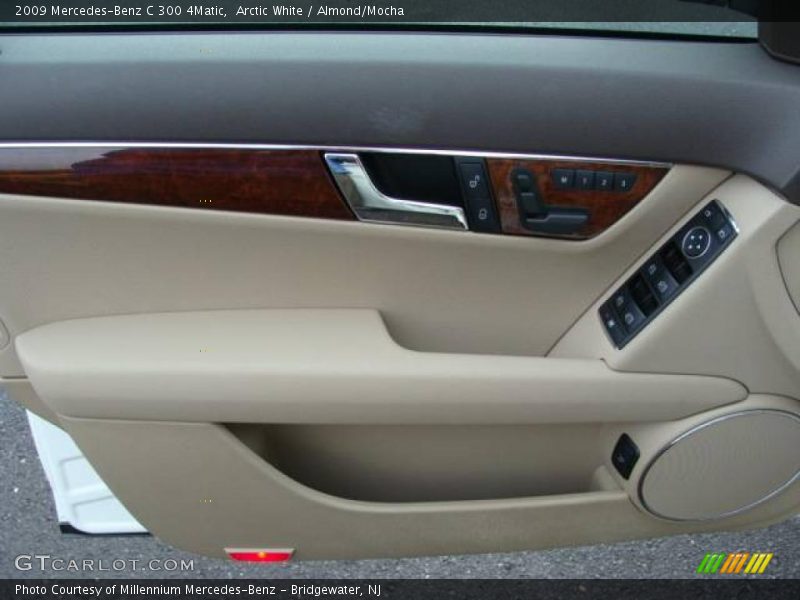 Arctic White / Almond/Mocha 2009 Mercedes-Benz C 300 4Matic