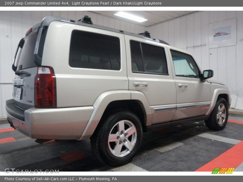 Light Graystone Pearl / Dark Khaki/Light Graystone 2007 Jeep Commander Limited 4x4