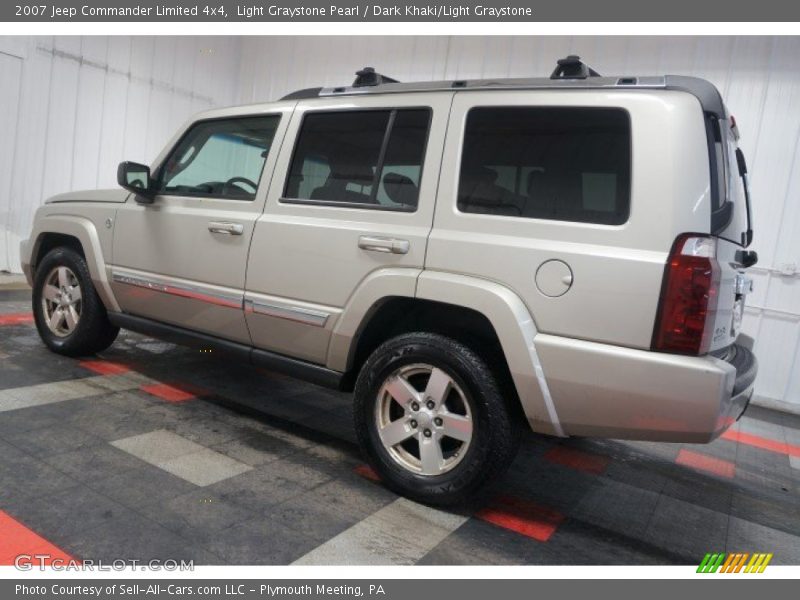 Light Graystone Pearl / Dark Khaki/Light Graystone 2007 Jeep Commander Limited 4x4