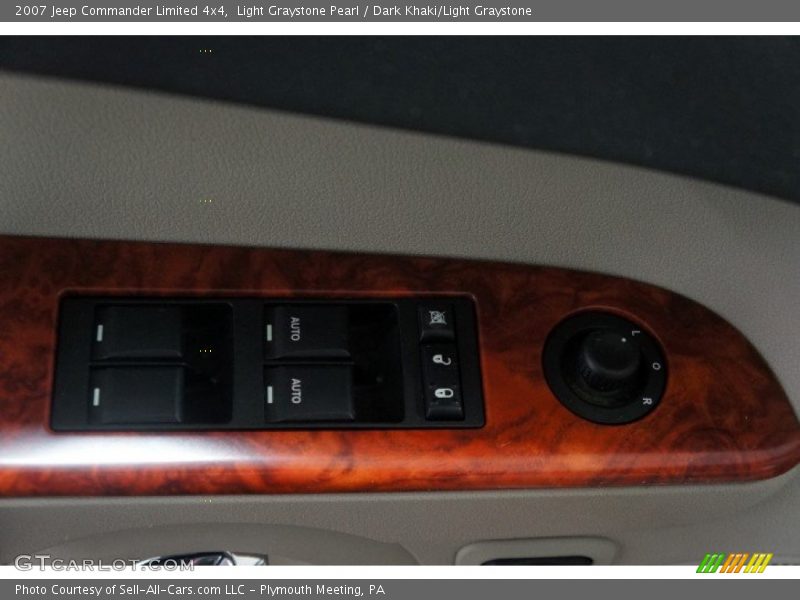 Light Graystone Pearl / Dark Khaki/Light Graystone 2007 Jeep Commander Limited 4x4