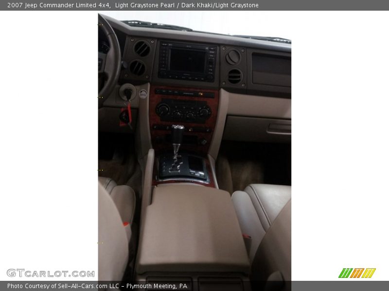 Light Graystone Pearl / Dark Khaki/Light Graystone 2007 Jeep Commander Limited 4x4