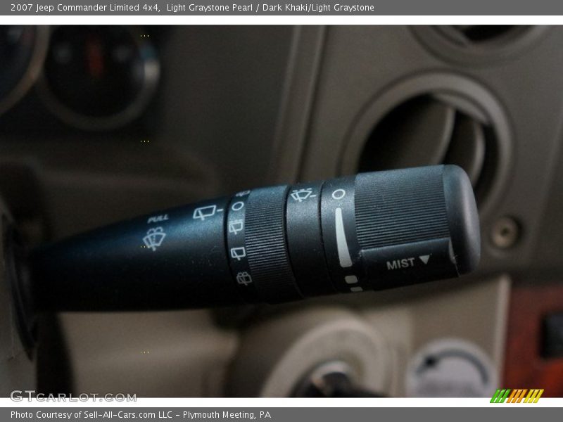 Light Graystone Pearl / Dark Khaki/Light Graystone 2007 Jeep Commander Limited 4x4