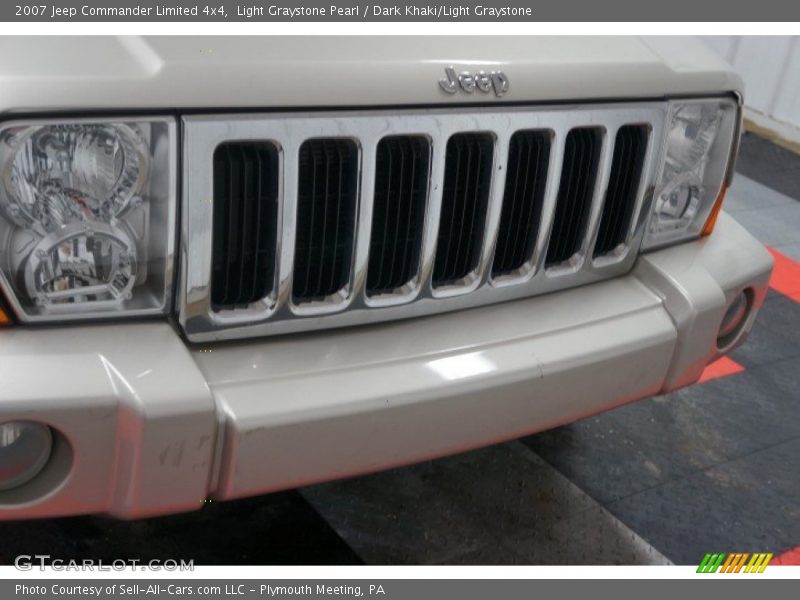 Light Graystone Pearl / Dark Khaki/Light Graystone 2007 Jeep Commander Limited 4x4