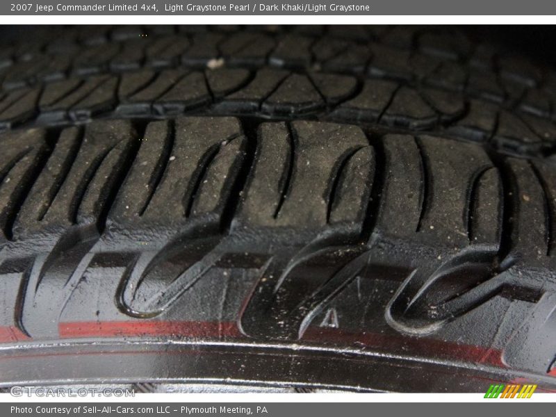 Light Graystone Pearl / Dark Khaki/Light Graystone 2007 Jeep Commander Limited 4x4