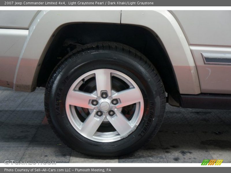 Light Graystone Pearl / Dark Khaki/Light Graystone 2007 Jeep Commander Limited 4x4