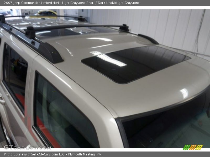 Light Graystone Pearl / Dark Khaki/Light Graystone 2007 Jeep Commander Limited 4x4
