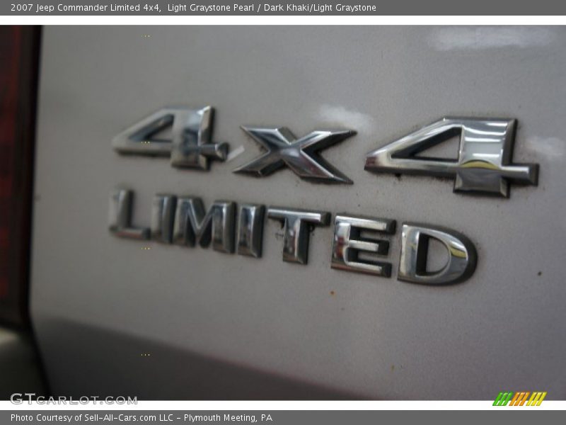 Light Graystone Pearl / Dark Khaki/Light Graystone 2007 Jeep Commander Limited 4x4