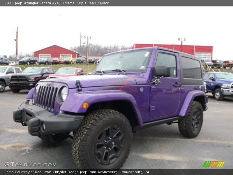 Front 3/4 View of 2016 Wrangler Sahara 4x4