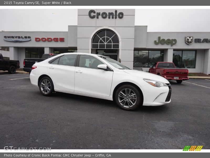 Super White / Black 2015 Toyota Camry SE