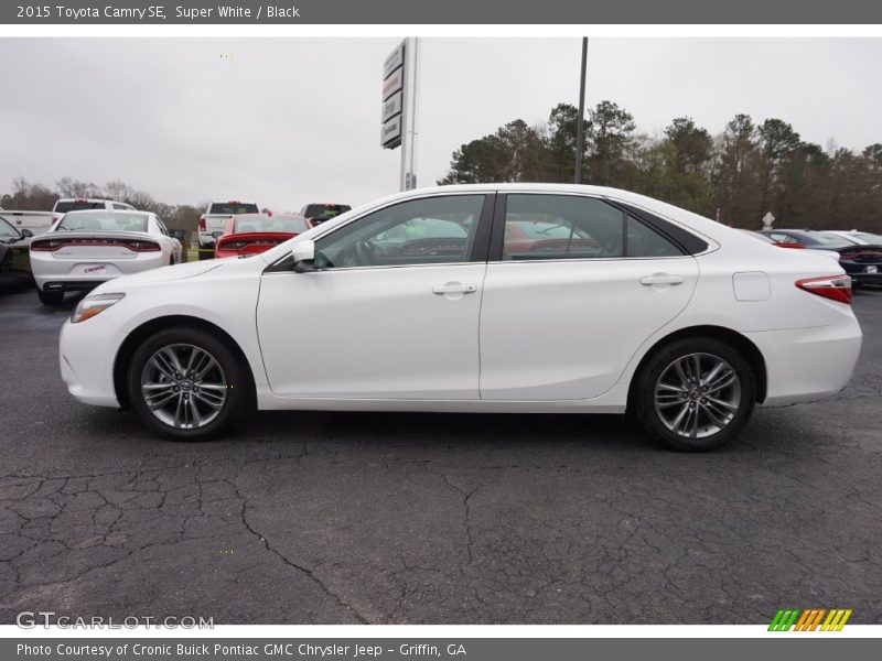Super White / Black 2015 Toyota Camry SE