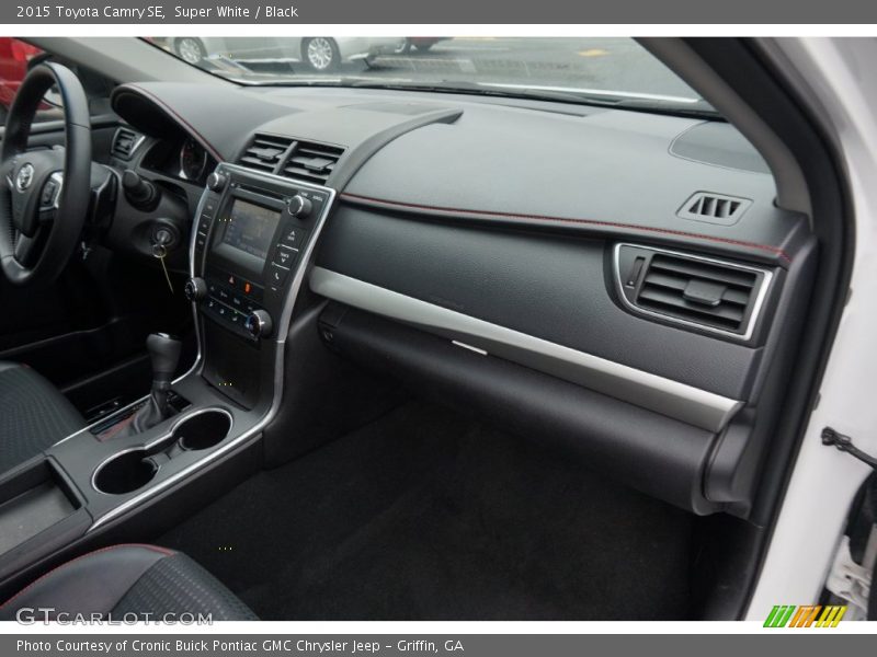 Super White / Black 2015 Toyota Camry SE