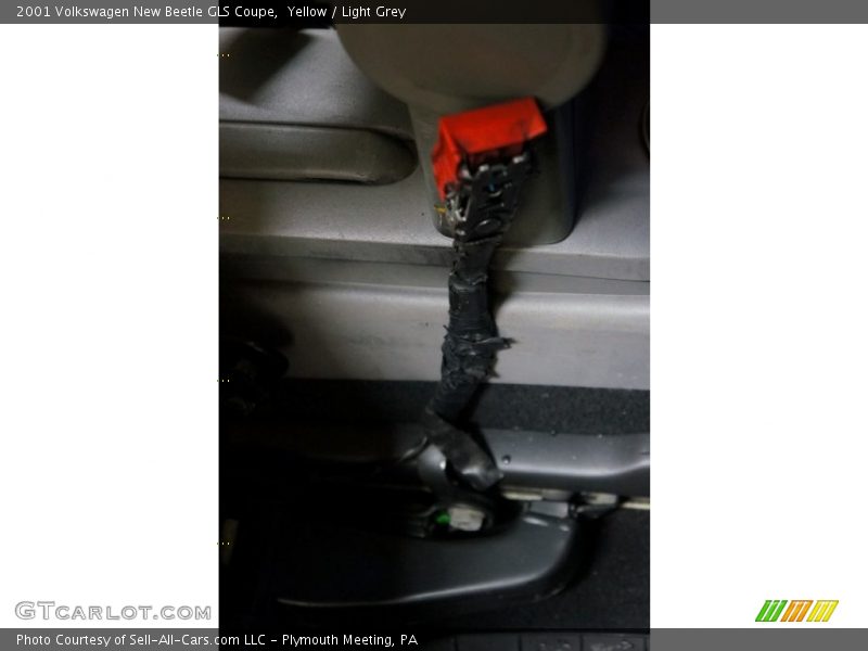 Yellow / Light Grey 2001 Volkswagen New Beetle GLS Coupe