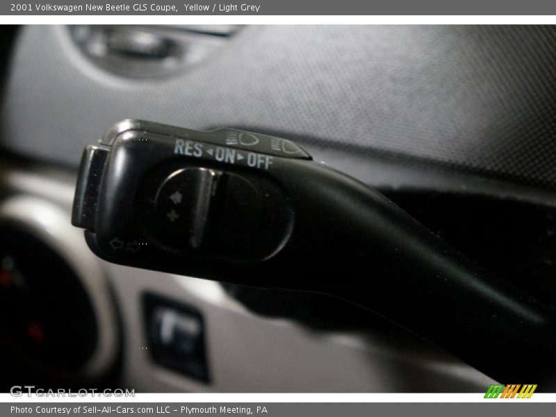 Yellow / Light Grey 2001 Volkswagen New Beetle GLS Coupe