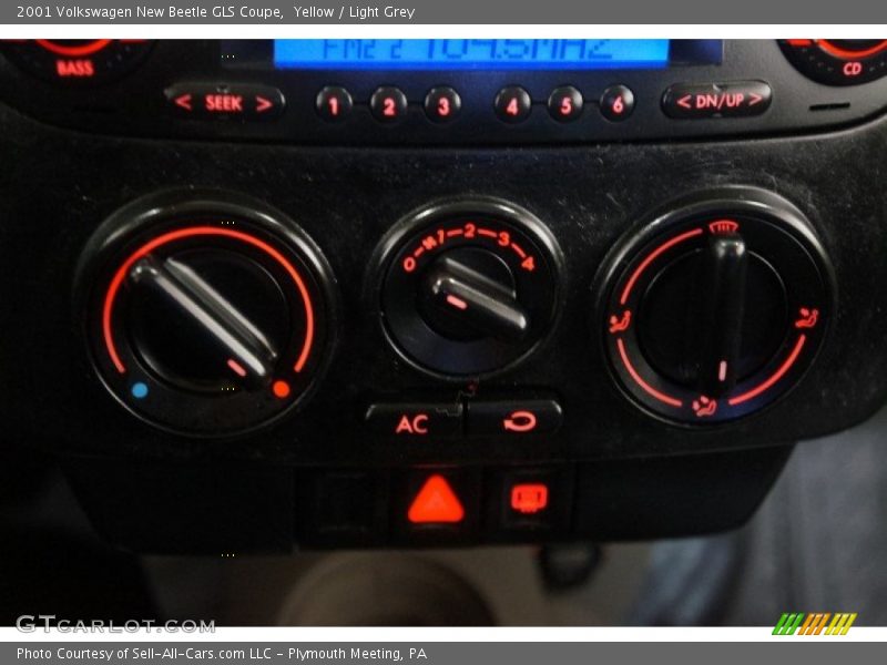Yellow / Light Grey 2001 Volkswagen New Beetle GLS Coupe