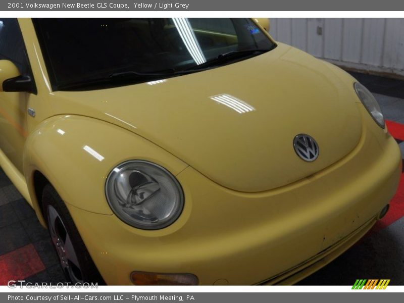 Yellow / Light Grey 2001 Volkswagen New Beetle GLS Coupe